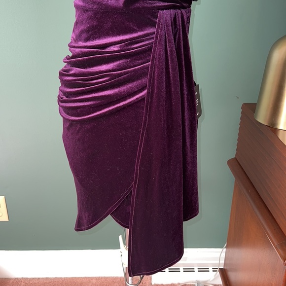 Lulu’s Living It Luxe Dark Purple Velvet Tulip Dress Size XS - Picture 3 of 9